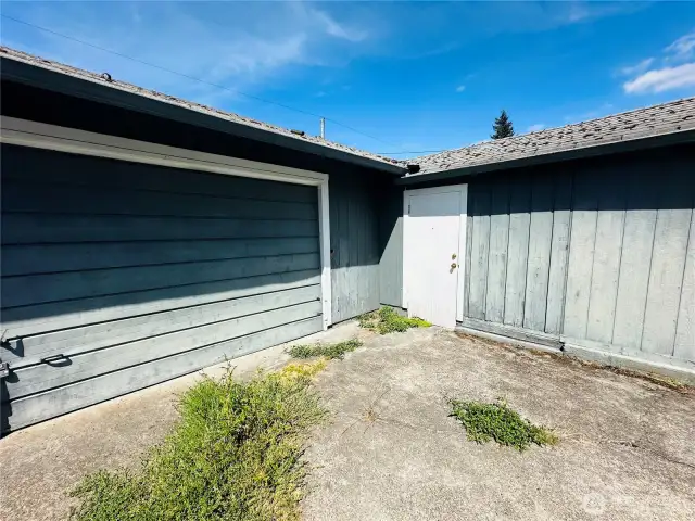 Garage & Extra Storage room outside of Garage