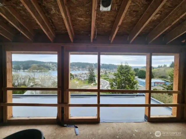 Windows and door out to deck.