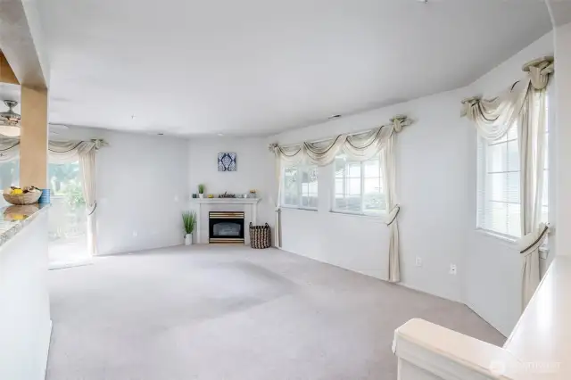 Living Room with fireplace