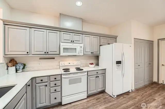 Lots of storage place, including lower cabinets with pull outs