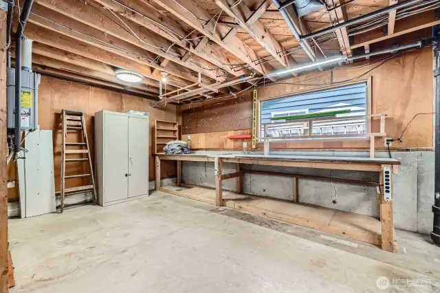 Garage work bench for the handyman or hobbyist