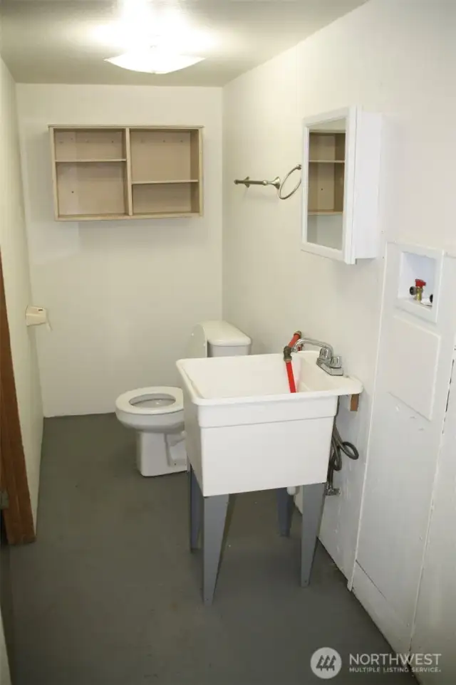 Basement 1/2 Bath + Utility