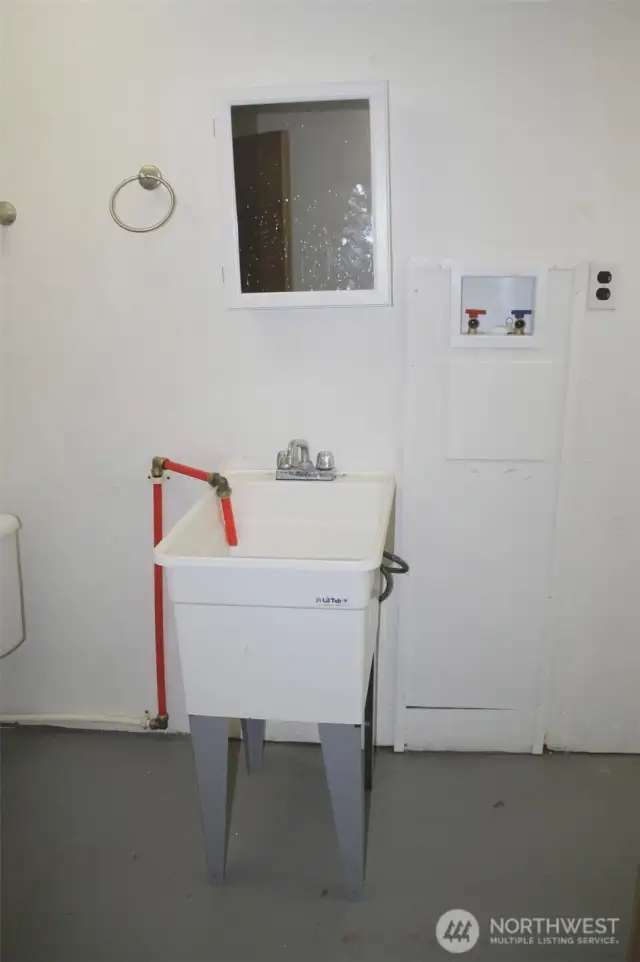 Basement 1/2 Bath + Utility