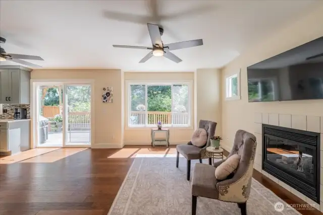 Spacious Front Room with Gas fireplace