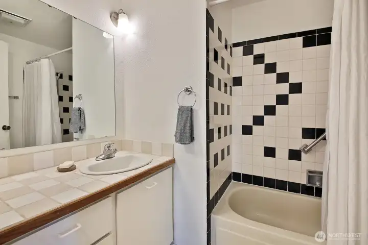 Full main bathroom located across from the Primary suite.