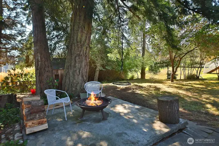 Even some patio space!