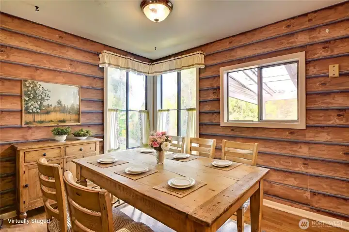 Dining Virtually Staged