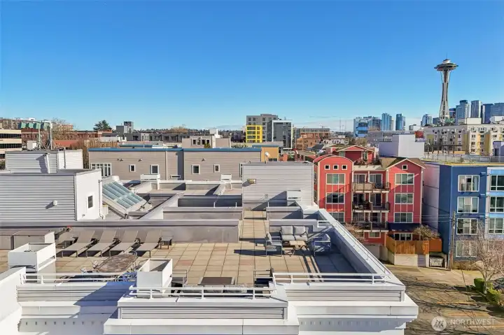 All your favorite spots are so close by: KEXP, SIFF, Climate Pledge Arena, and so much more.