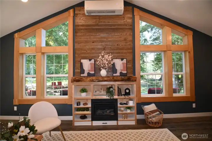 Highlighting the (custom) grand windows that frame private, nature-filled views.