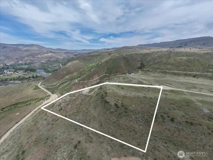 Approximate outline of the lot