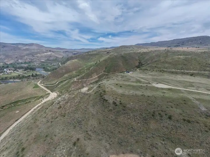 Northern view of the flat bluff with 3-4 acres of flat land and building pad