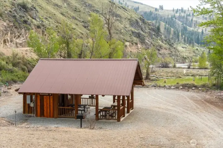 Cabana with option to fish in the Methow River