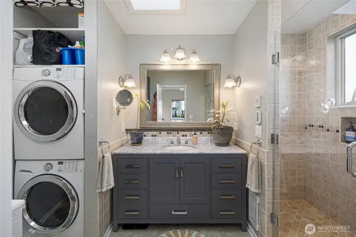 En suite Primary bathroom/ laundry