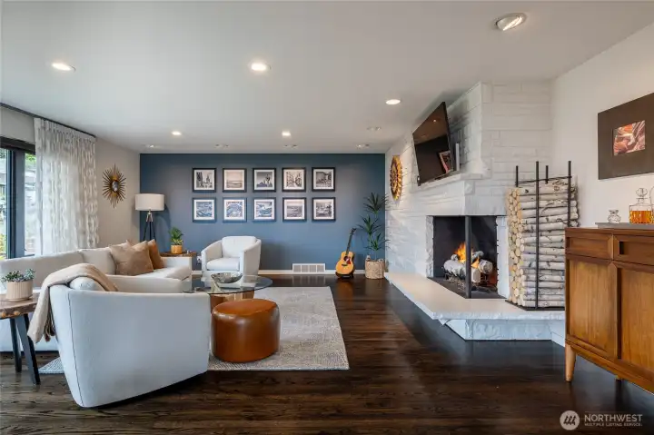 Enjoy the gas fireplace of catch a game from the drop-down TV. Enjoy the gas fireplace of catch a game from the drop-down TV.