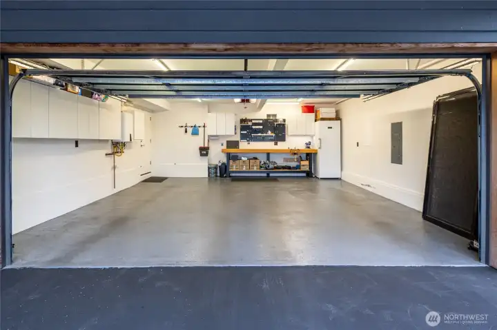 A proper 2 car garage easily accommodates 2 cars - and more. A proper 2 car garage easily accommodates 2 cars - and more.