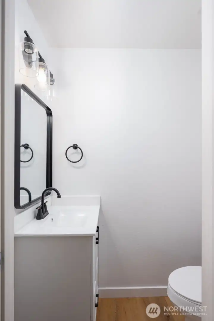 Unit B downstairs bathroom