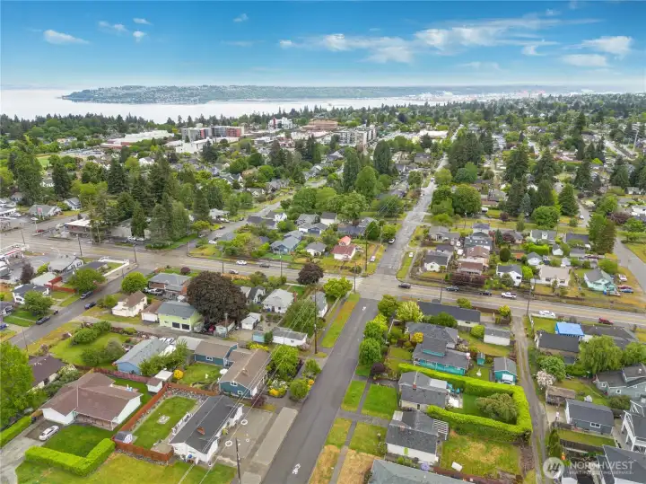 An unbeatable location close to Proctor, Tacoma’s waterfront, and the vibrant shops, dining, and amenities along 6th Avenue — exactly where you want to be.