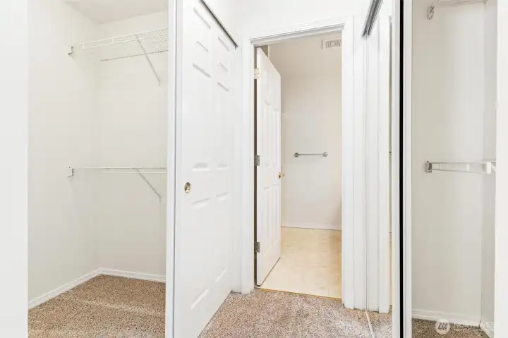 Walk-In closet to en-suite