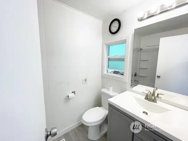 Main Bathroom off of the Laundryroom