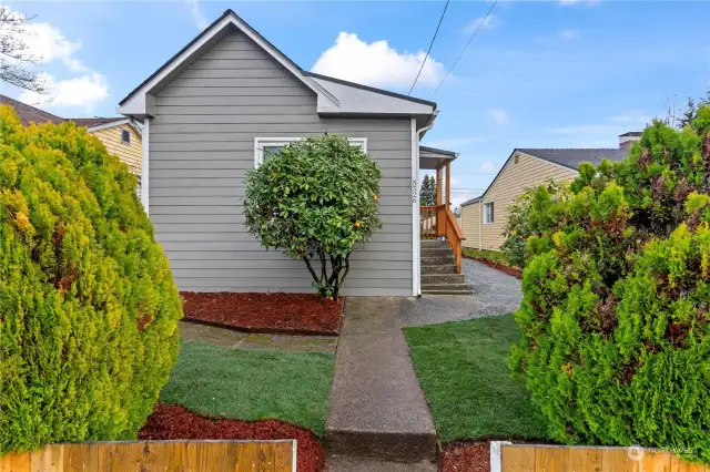 Welcome Home to this lovely remodeled home in Beacon Hill! Fenced Front Yard, New Sod, Park and Mature Landscaping awaits!