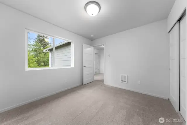 Photographs are for illustrative purposes only. Features, finishes, interior/exterior colors, landscaping and floorplan shown may vary from actual homes built.