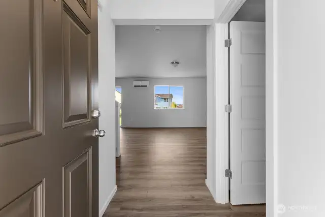 Photographs are for illustrative purposes only. Features, finishes, interior/exterior colors, landscaping and floorplan shown may vary from actual homes built.