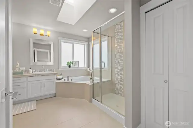 Attached modern 5pc bathroom