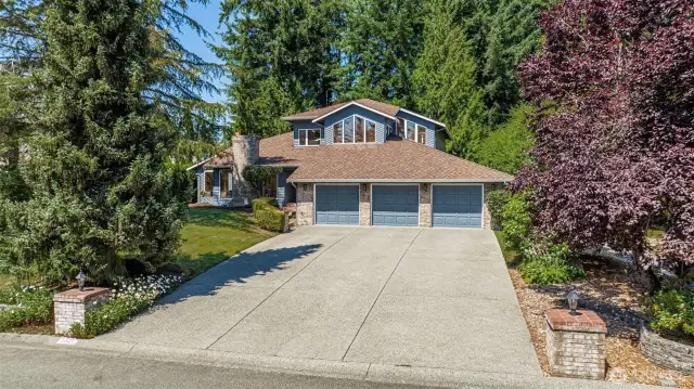 Large driveway offering lots of additional parking.