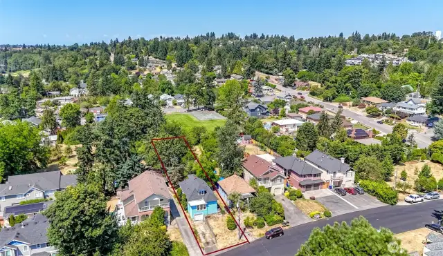 Look at that lot! Lot lines approximate.. buyer to do due diligence