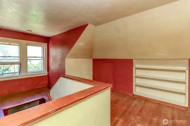 Upstairs.. sooo much room!!!