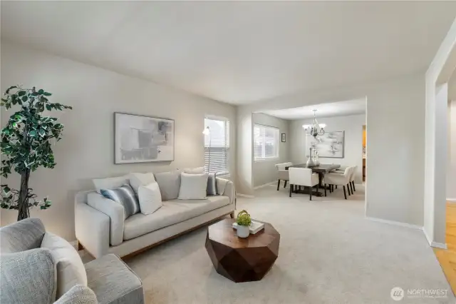 Formal living area w/ dining room. Great for entertaining!!