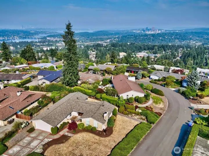 LOCATION, LOCATION, LOCATION! Nice quiet street with stunning sunsets and expansive views of Seattle, Bellevue, Lake Washington and the Olympic Mtans