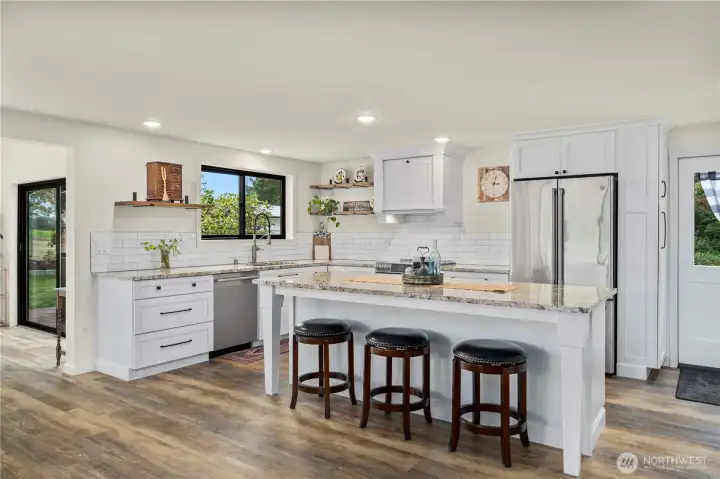 Large Breakfast-bar island