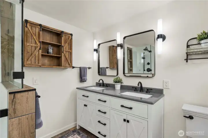Remodeled Primary 3/4 bath