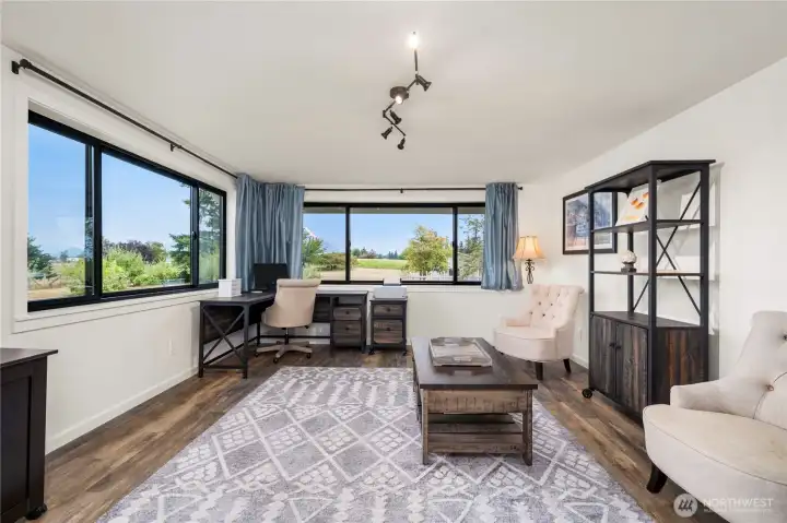 Bedroom 3 w/ stunning views of Rainier