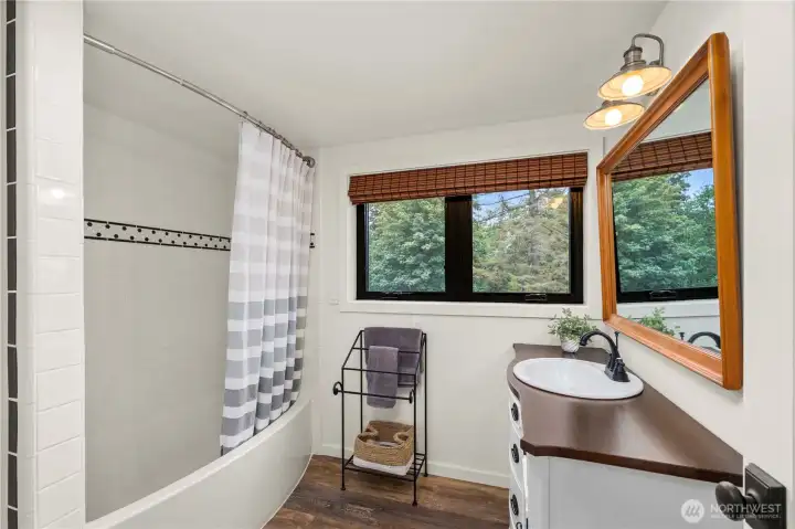 Remodeled full guest bath