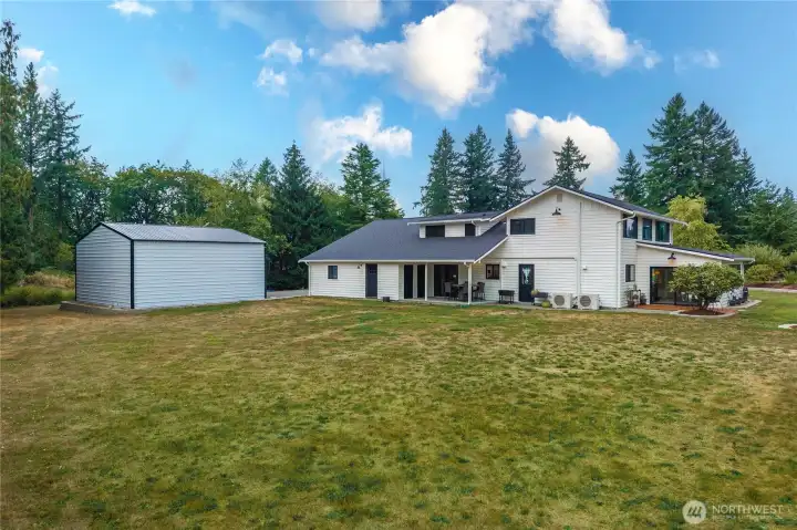 Lots of space to play, garden & entertain