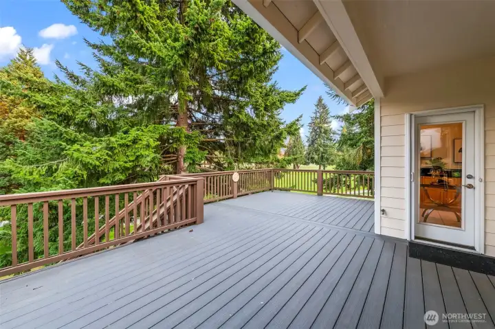 Massive trex back deck overlooking the golf course