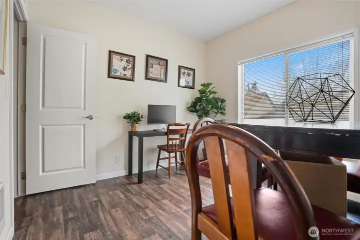 2nd bedroom/ den office