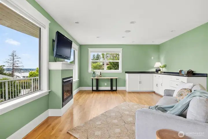More fantastic walls of windows with bay views.