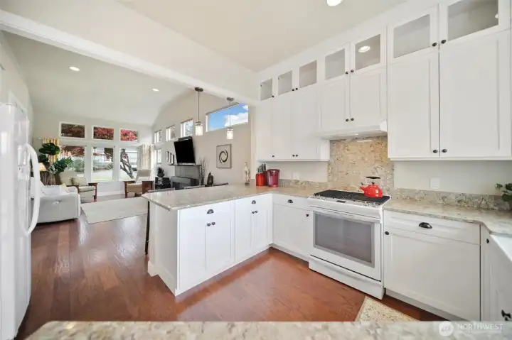 This newly renovated kitchen will not disappoint!
