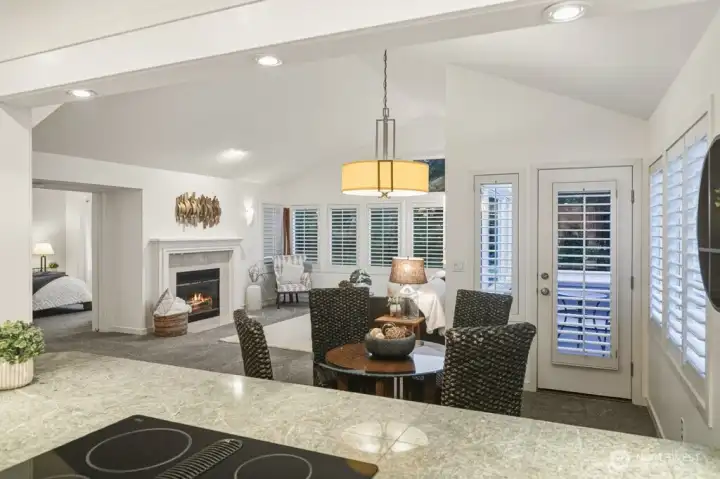 Plenty of space to entertain guests seamlessly from the heart of the kitchen!