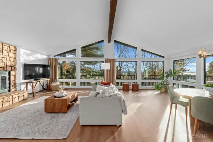 Huge wall of windows with SW facing living room Views