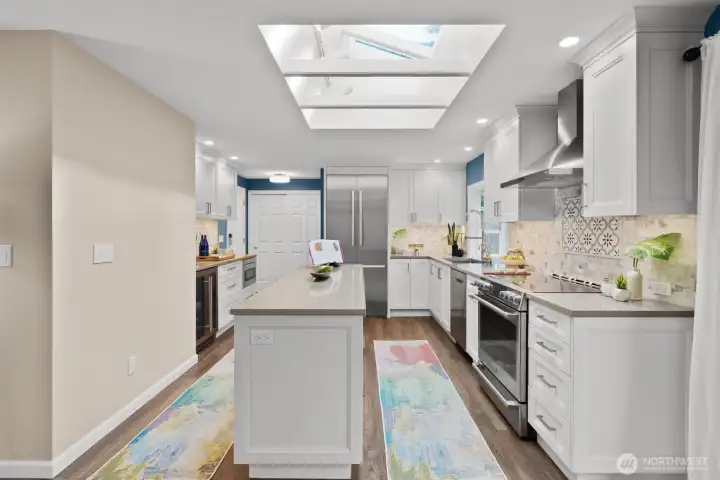 Light and bright center island.