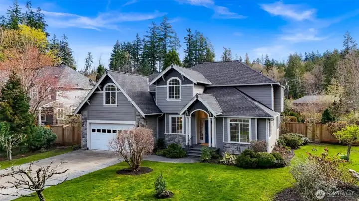 629 Arroyo Lane - traditional style surrounded by the beauty and nature of the Pacific Northwest