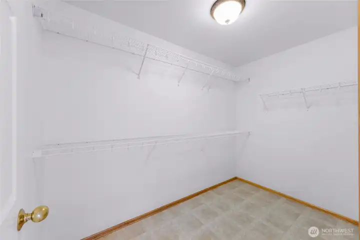 Primary suite walk-in closet
