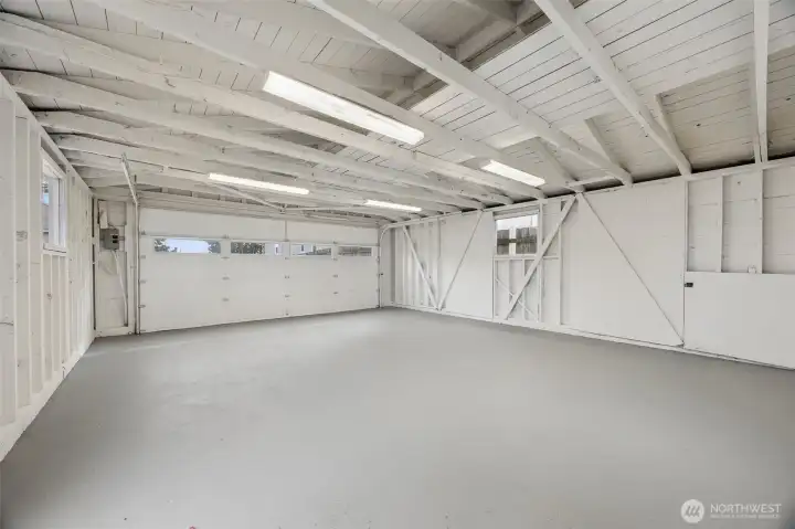 HUGE GARAGE