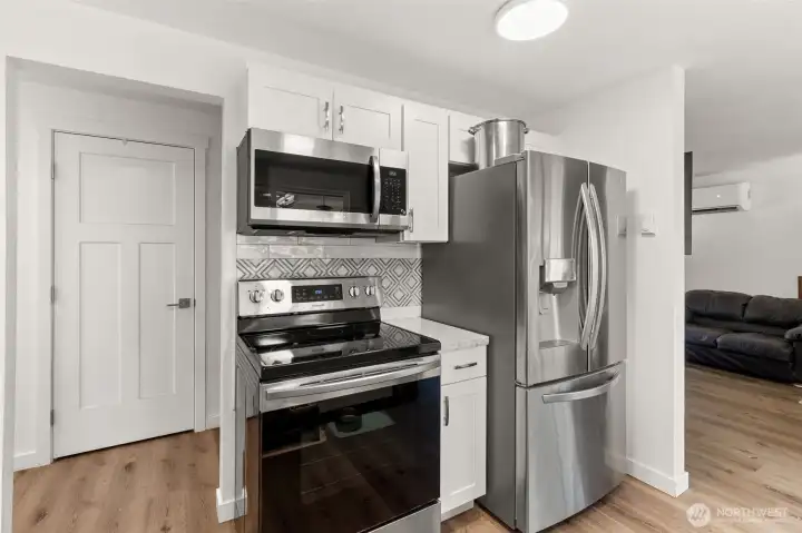 Stainless Appliances, Walk in Pantry