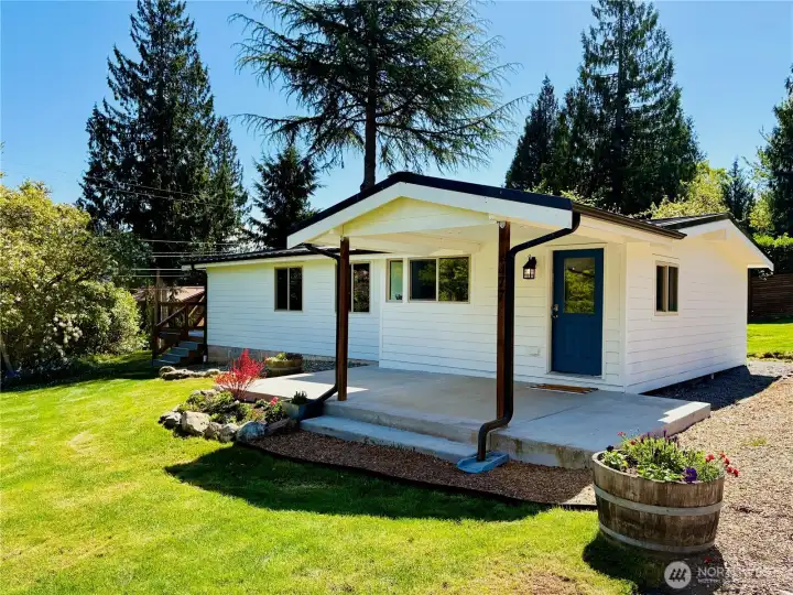 Welcome to 477 W Lake Samish Road!