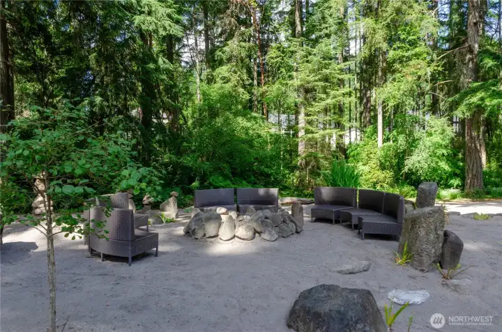 Fire Pit sitting area, what a fun way to spend time with friends and family Fire Pit sitting area, what a fun way to spend time with friends and family
